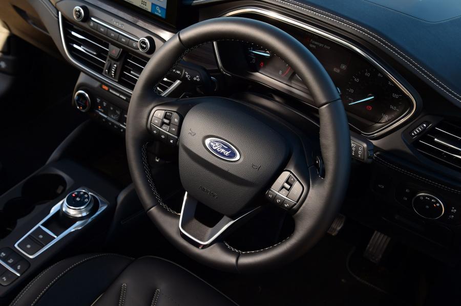 Детали интерьера Ford Focus Vignale Estate 2018 года  (UK) (фото 2 из 18)